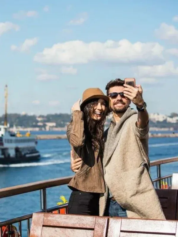 Vitorlás hajókirándulás a Boszporuszon naplementekor