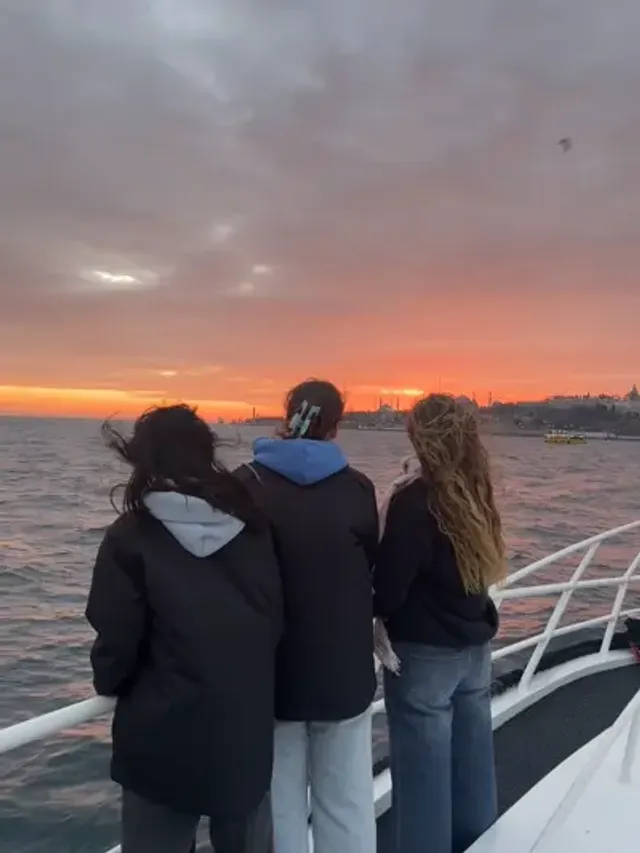 Luxury Yacht Bosphorus Sunset Cruise