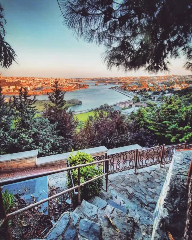 Пешеходная экскурсия по Pierre Loti с аудиогидом