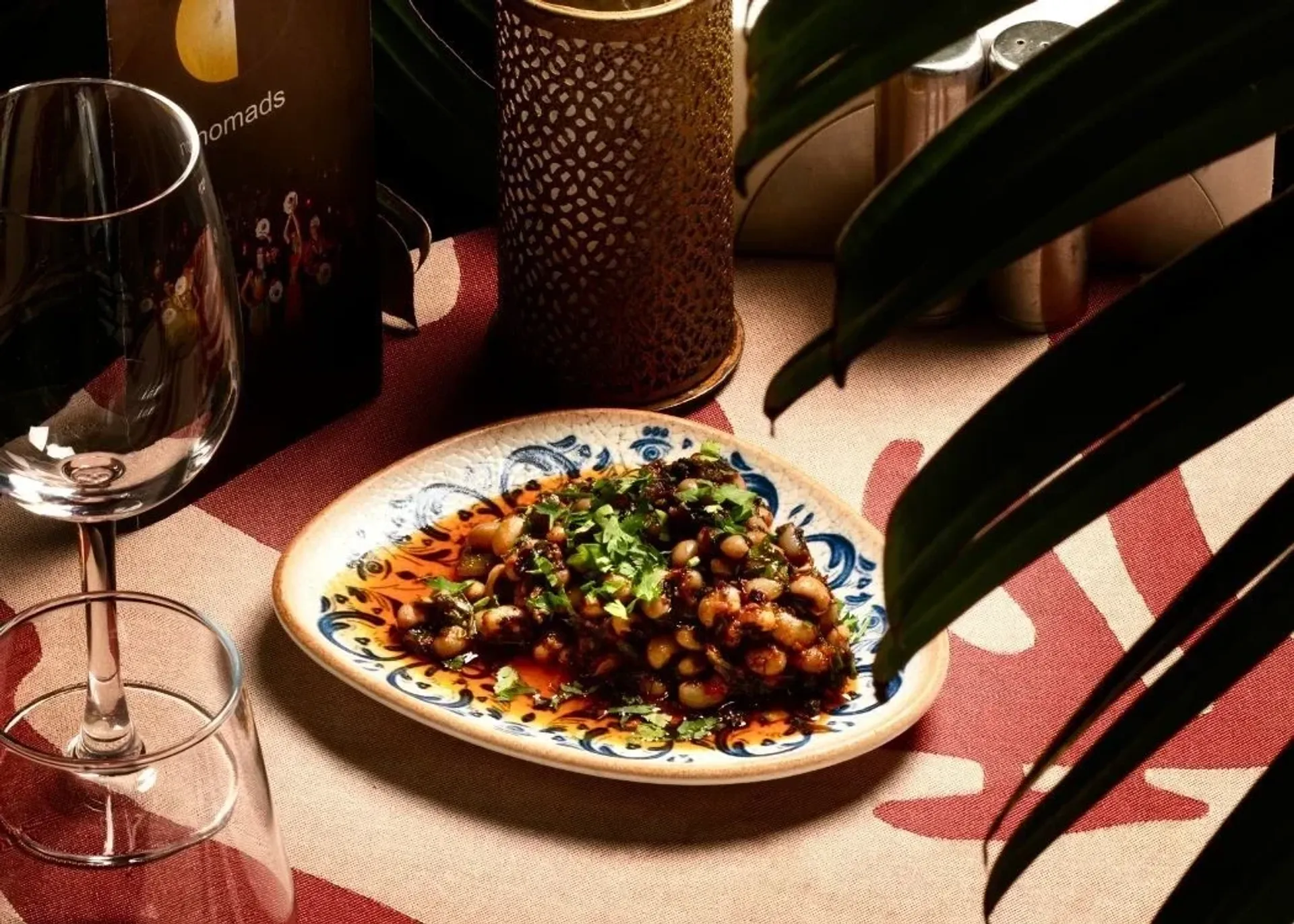 Expérience gastronomique premium avec spectacles exclusifs au Nomads Restaurant