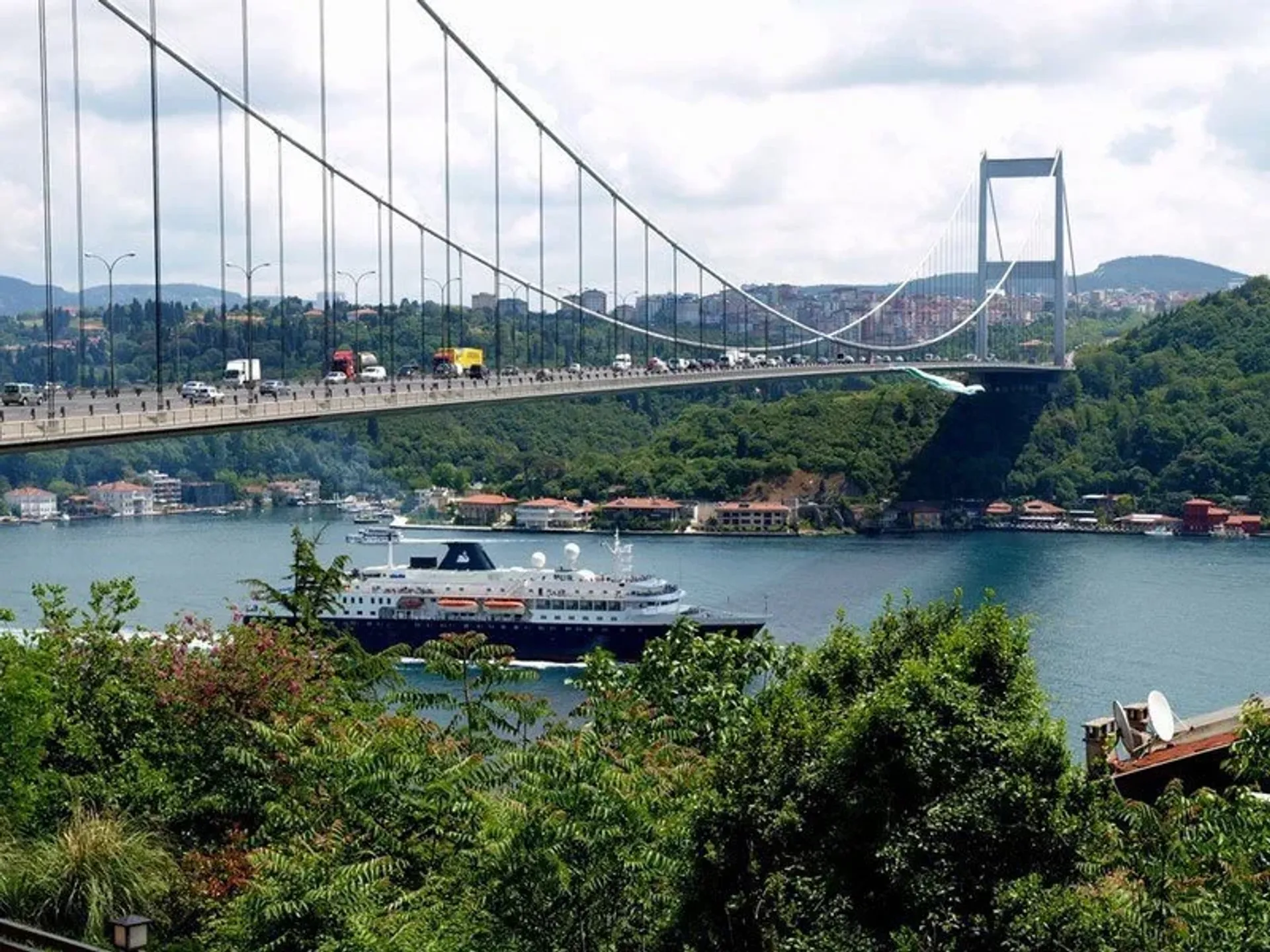 تذكرة دخول رحلة Bosphorus السياحية البحرية مع دليل صوتي
