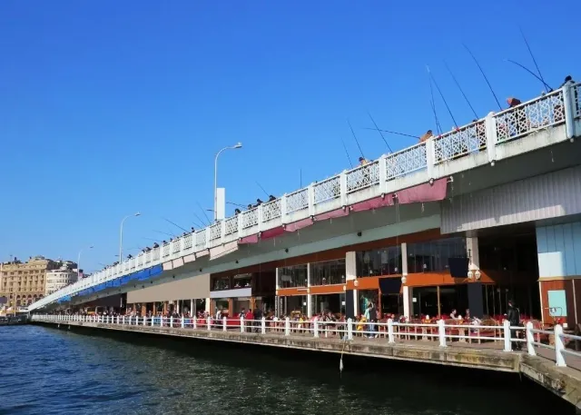 Expérience de dégustation de cuisine turque authentique sous le Galata Bridge
