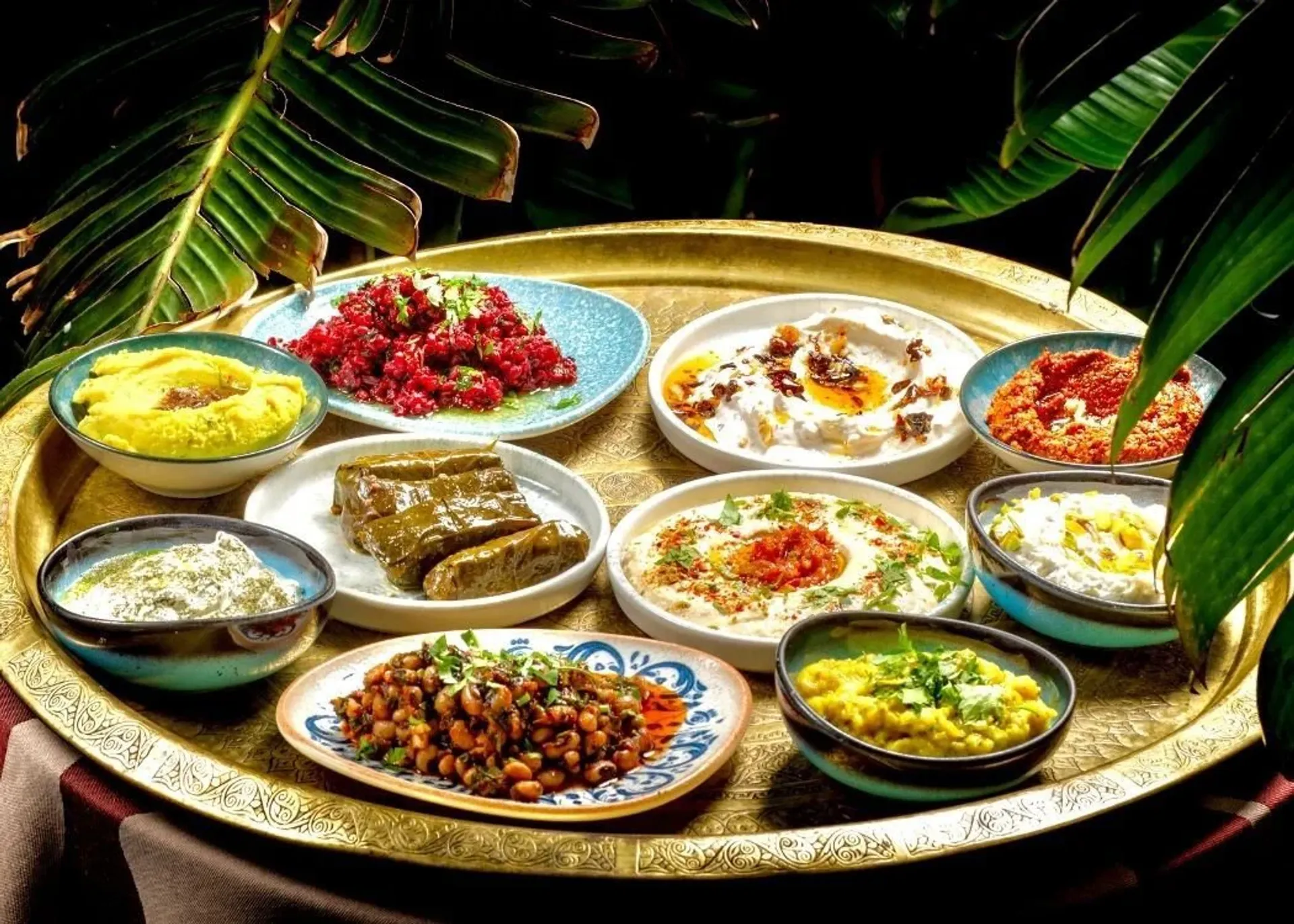 Expérience gastronomique premium avec spectacles exclusifs au Nomads Restaurant