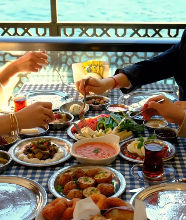 Le Vapeur Magique - Morning Turkish Breakfast Cruise