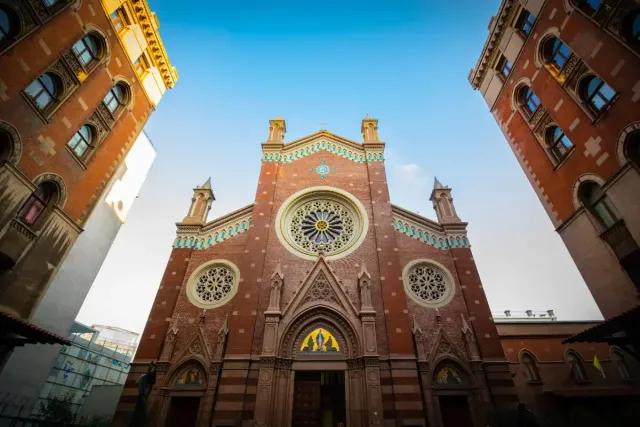 Taksim Square & Istiklal Street Walking Tour with Audio Guide