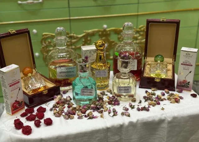 Spice Bazaar Turkish Delights & Herbal Teas Tasting Experience in Istanbul