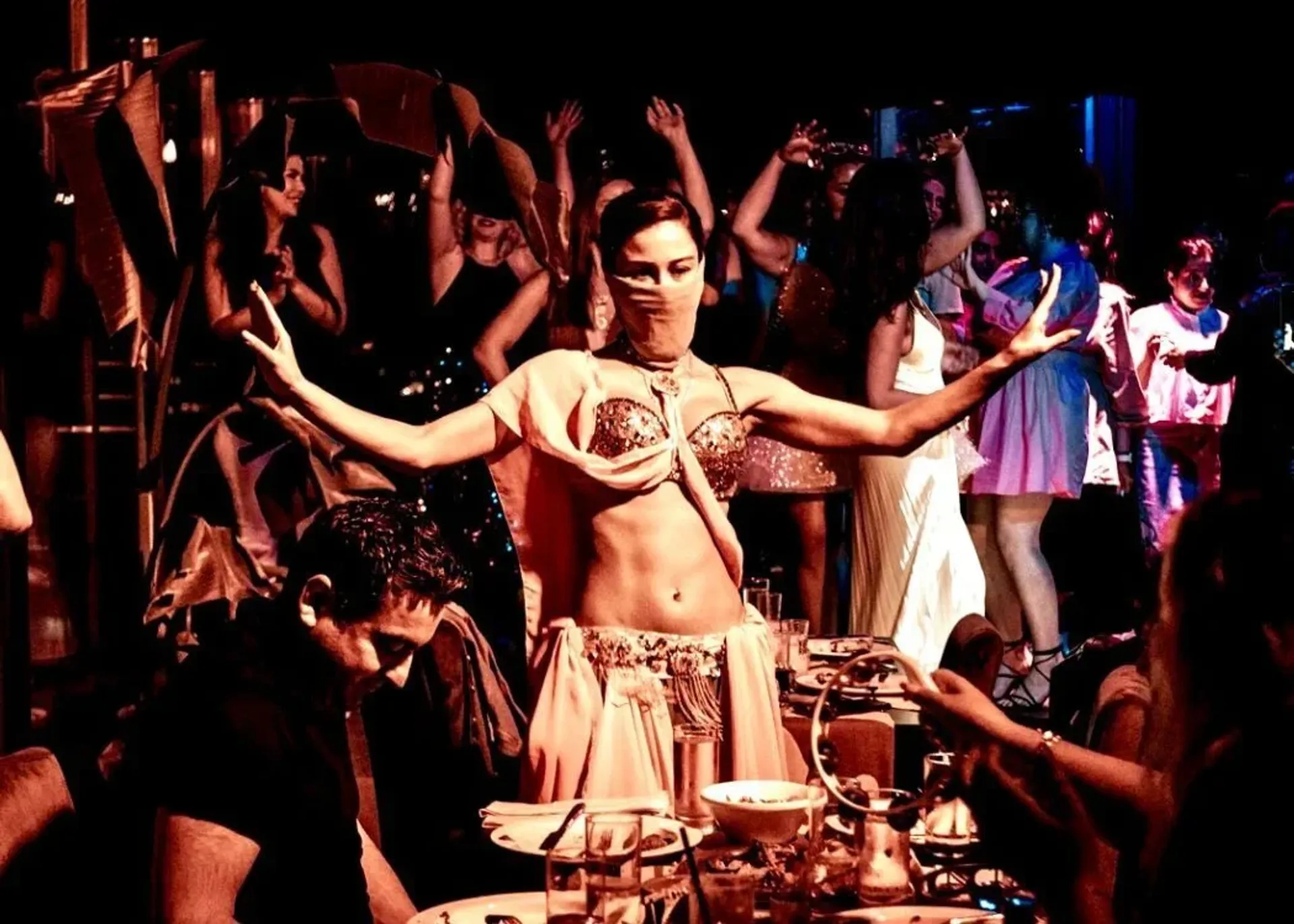 Expérience gastronomique premium avec spectacles exclusifs au Nomads Restaurant