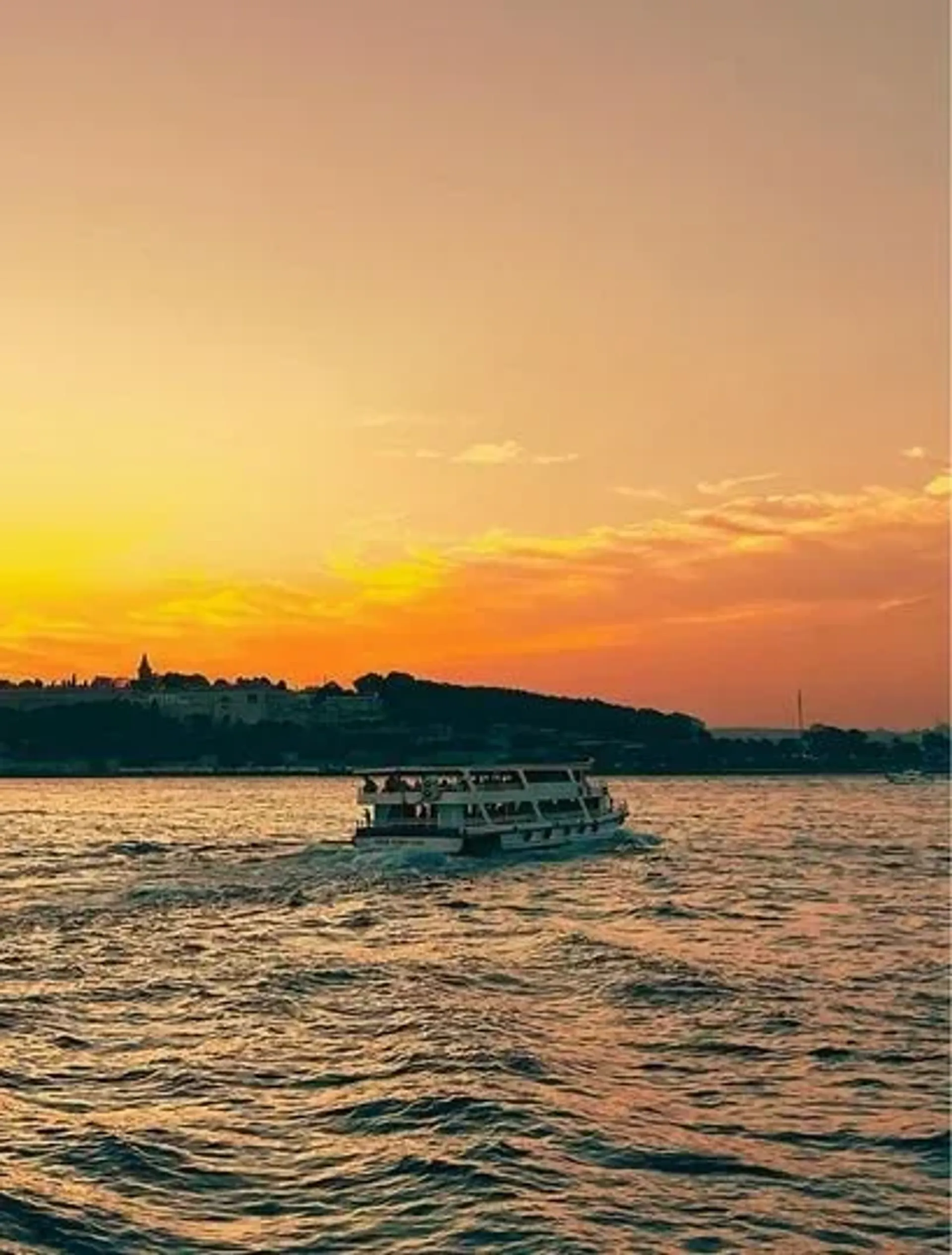 Golden Horn & Bosphorus Sunset Cruise dengan Panduan Audio