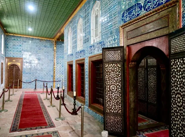 Hunkar Pavilion Walking Tour with Audio Guide