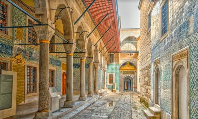 Topkapi Palace Museum Guided Tour Including Entry Tickets