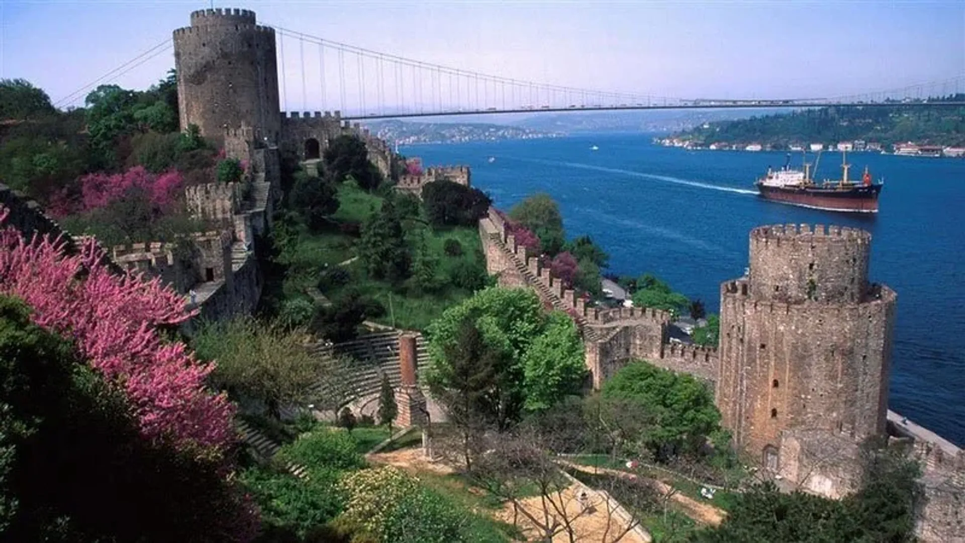 تذكرة دخول رحلة Bosphorus السياحية البحرية مع دليل صوتي
