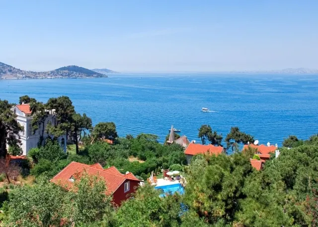 Buyukada Island Roundtrip Boat Ticket with Audio Guide