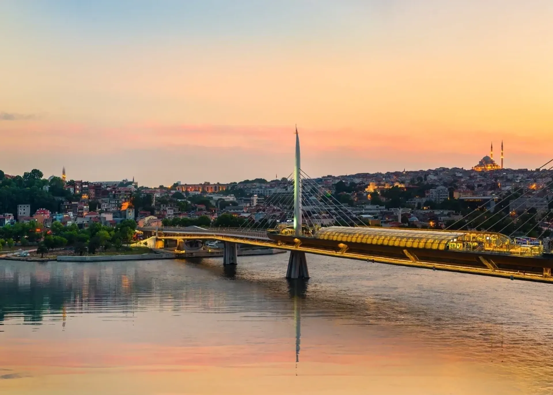 Golden Horn & Bosphorus Sunset Cruise dengan Panduan Audio