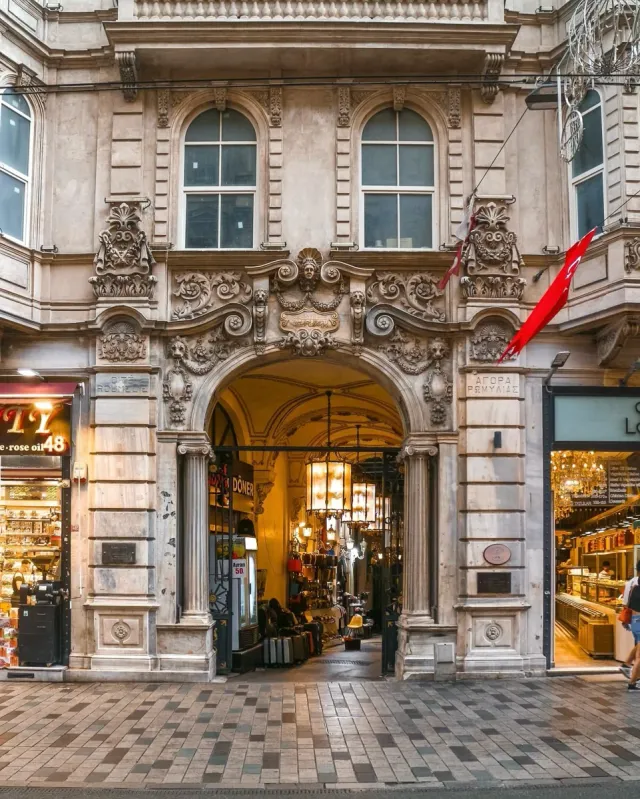 Taksim Square & Istiklal Street Walking Tour with Audio Guide