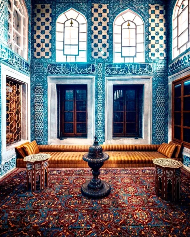 Hunkar Pavilion Walking Tour with Audio Guide