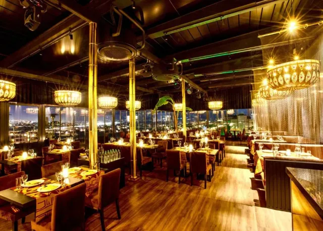 Expérience gastronomique premium avec spectacles exclusifs au Nomads Restaurant