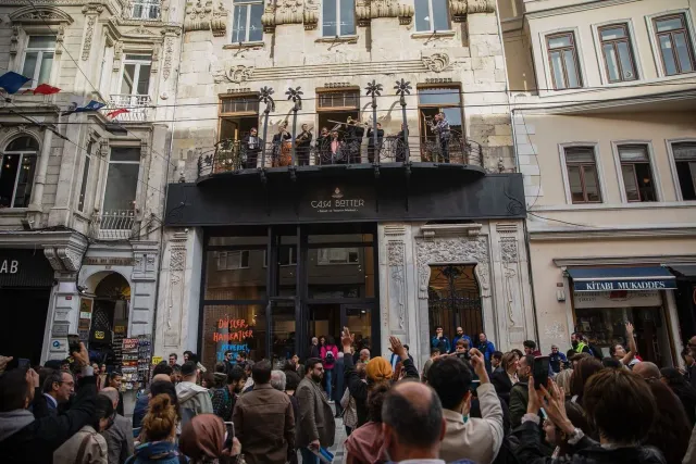 Taksim Square & Istiklal Street Walking Tour with Audio Guide