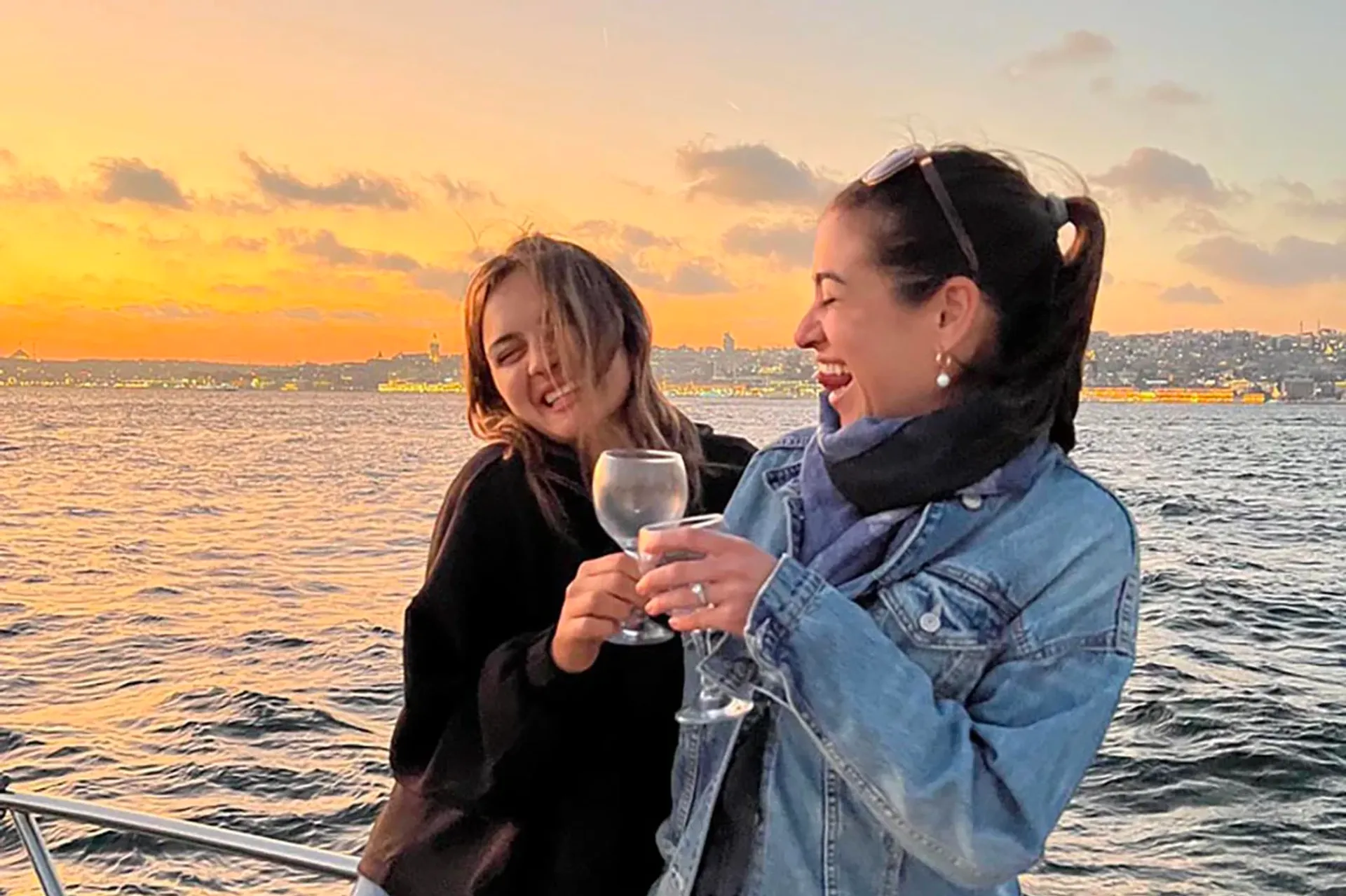 Luxury Yacht Bosphorus Sunset Cruise