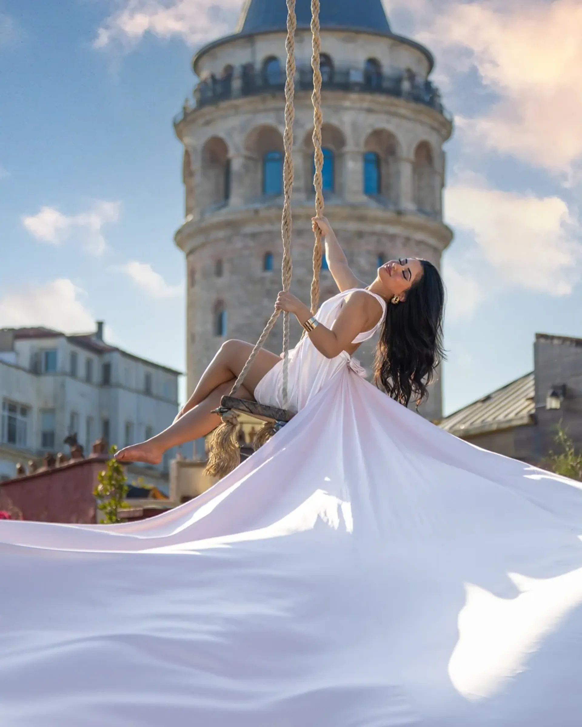 Rooftop Galata: фотосессия Flying Dress