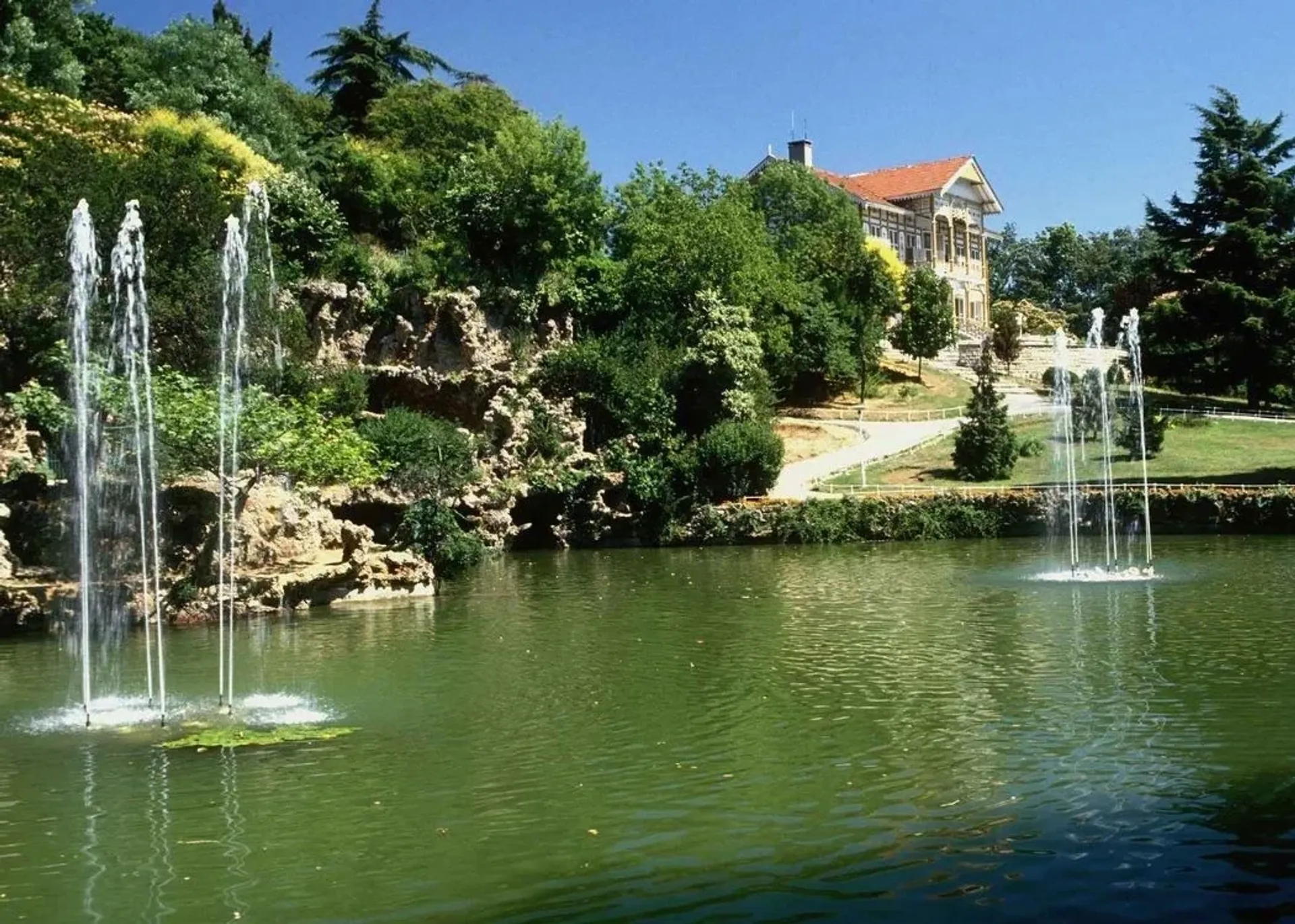 Пешачка тура во Yildiz Park со аудио водич