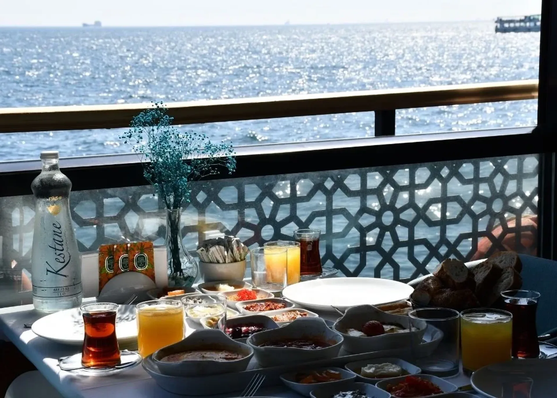 Le Vapeur Magique - Morning Turkish Breakfast Cruise