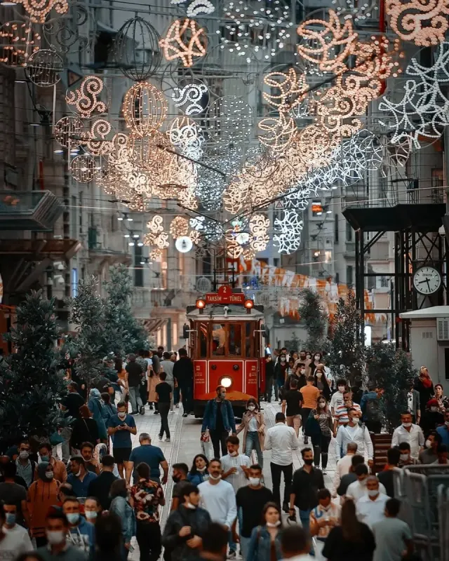 Taksim Square & Istiklal Street Walking Tour with Audio Guide