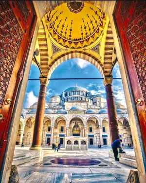 تور پیاده‌روی مسجد سلیمانیه با راهنمای صوتی