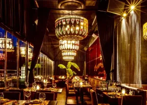 تجربه‌ای ممتاز از صرف غذا با نمایش‌های اختصاصی در Nomads Restaurant