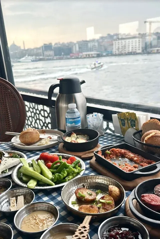 Le Vapeur Magique - Morning Turkish Breakfast Cruise