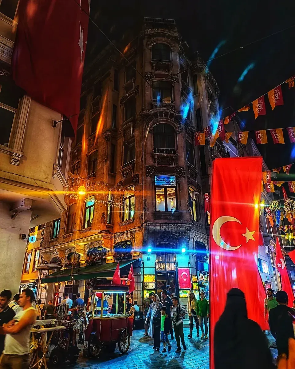 Passeio a pé pela Taksim Square e Istiklal Street com Audioguia
