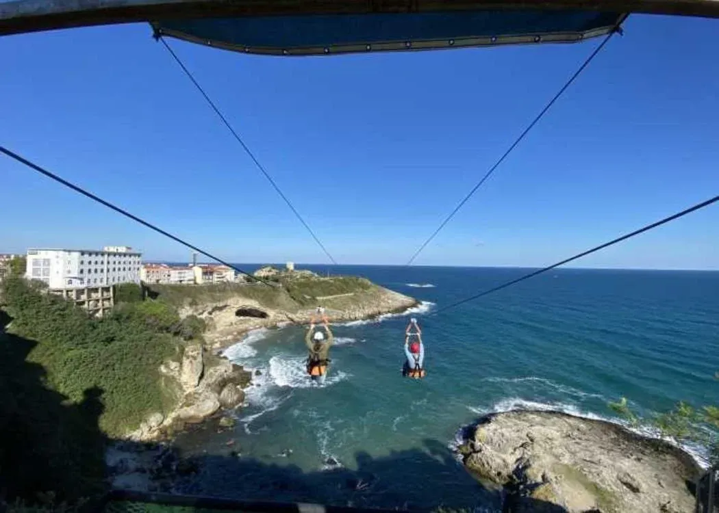 Entrada a la Aventura Zippline en el Faro de Sile