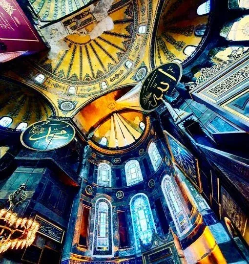 Hagia Sophia ガイドツアー（チケット購入列スキップ入場付き）