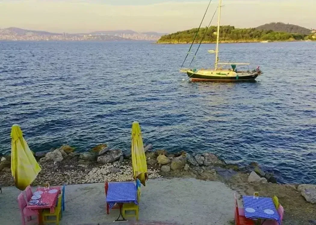 Tur pietonal pe Insula Burgazada cu ghid audio