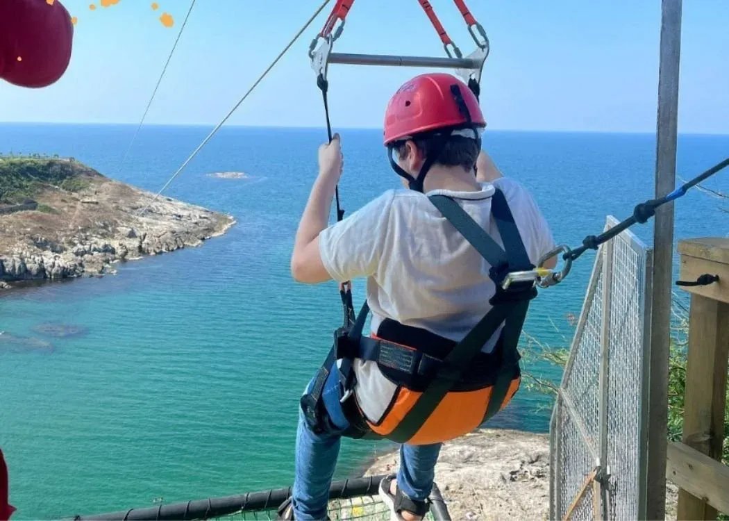 Entrada a la Aventura Zippline en el Faro de Sile