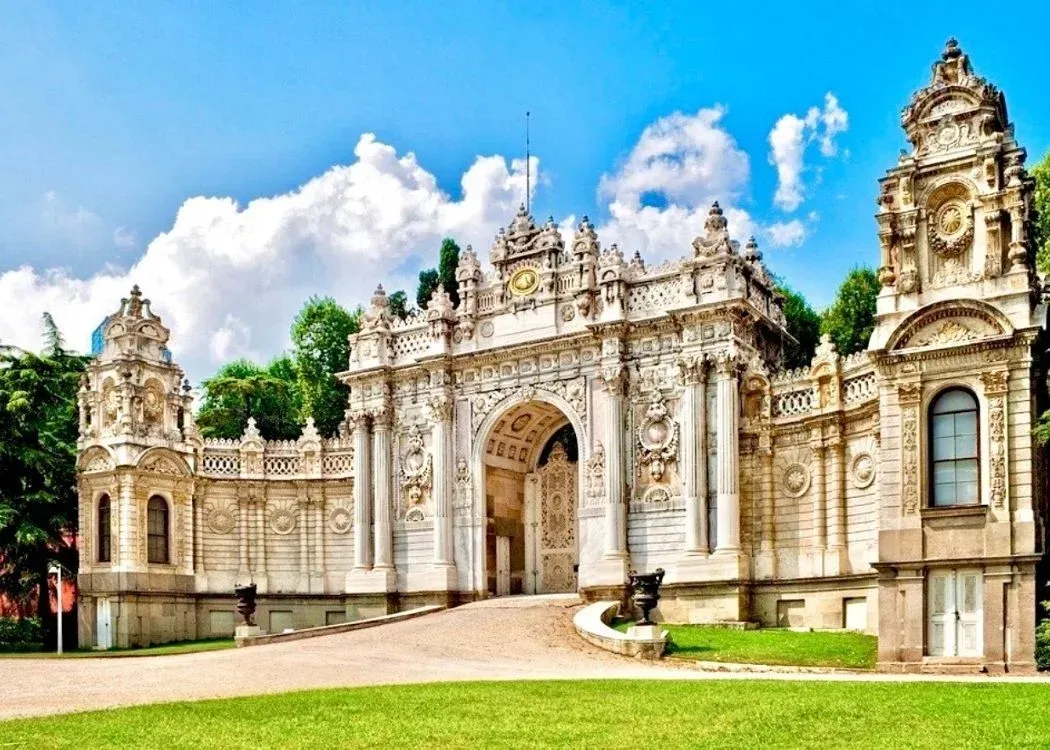 Dolmabahce Palace Museum Lewati Antrean Tiket dengan Panduan Audio