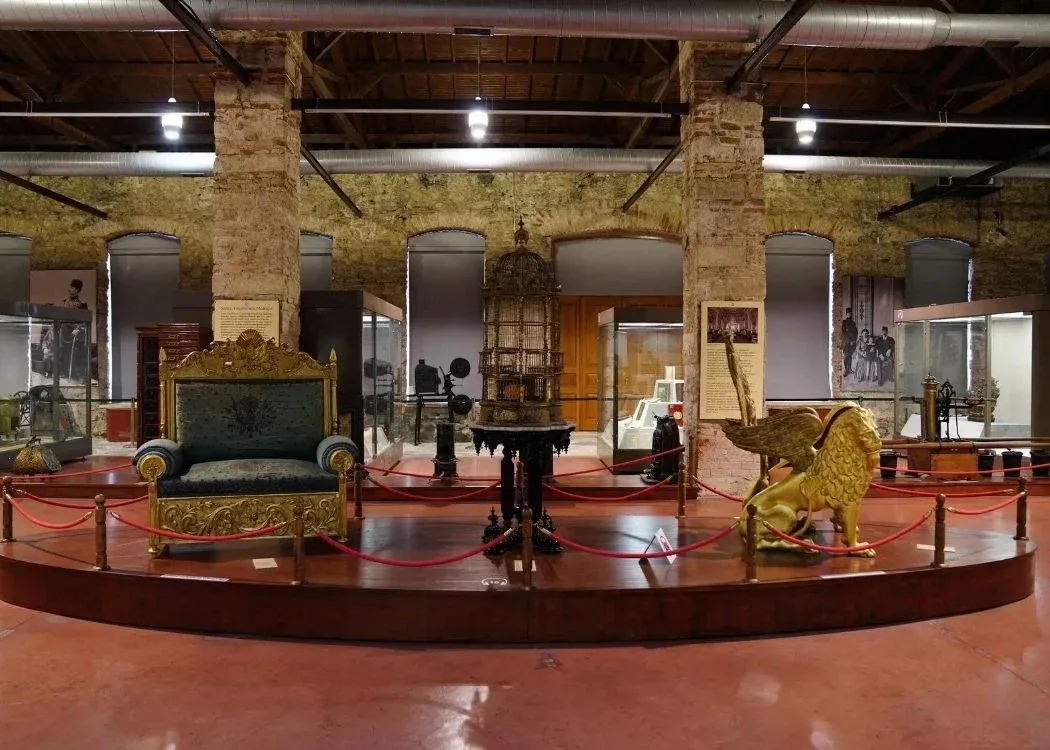 ورود بدون انتظار در صف بلیت موزه Palace Collections همراه با راهنمای صوتی