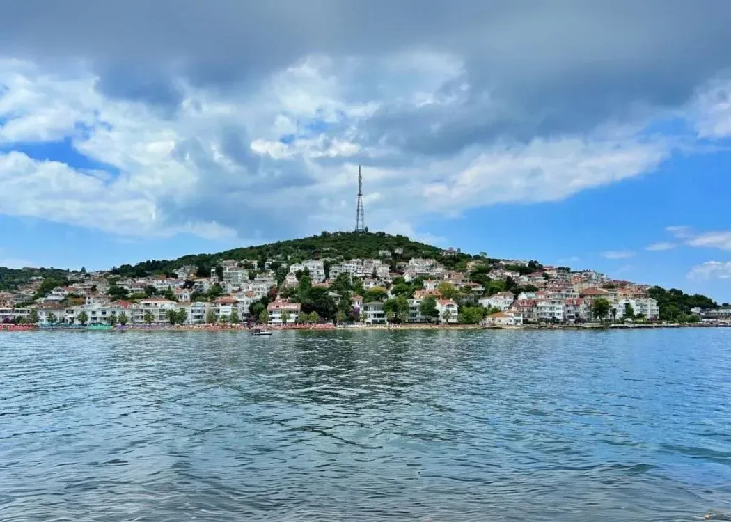 Tour a pie por la Isla Kinaliada con Audioguía
